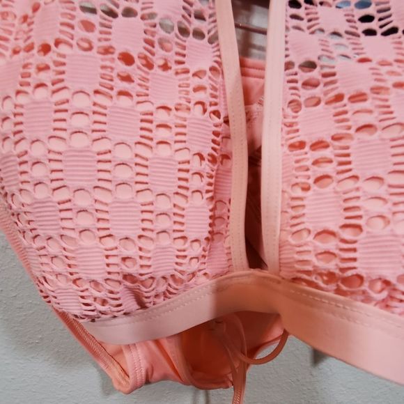 New kenneth Cole razorback coral crocheted bikini - Picture 4 of 7